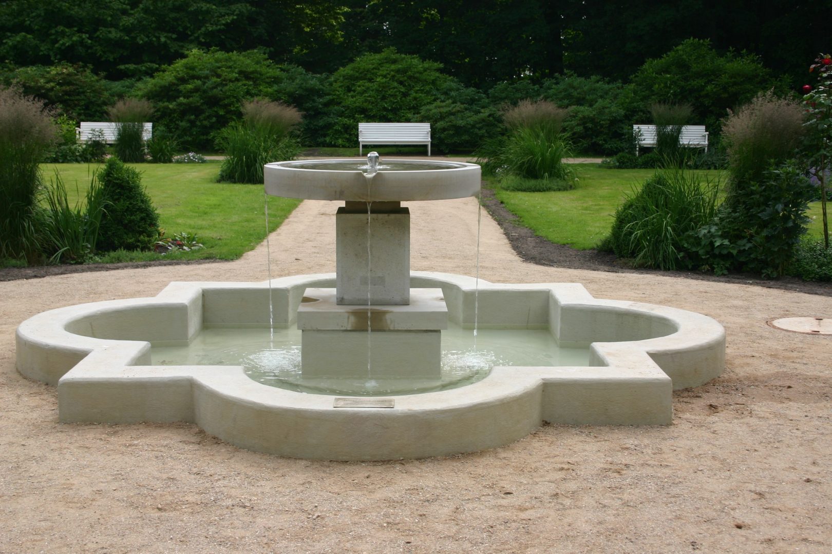 Neuer Brunnen im Französischen Garten